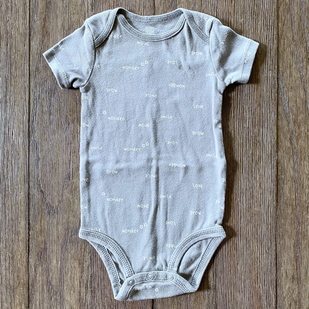 4/$10 Carter’s onesie bodysuit 9 months